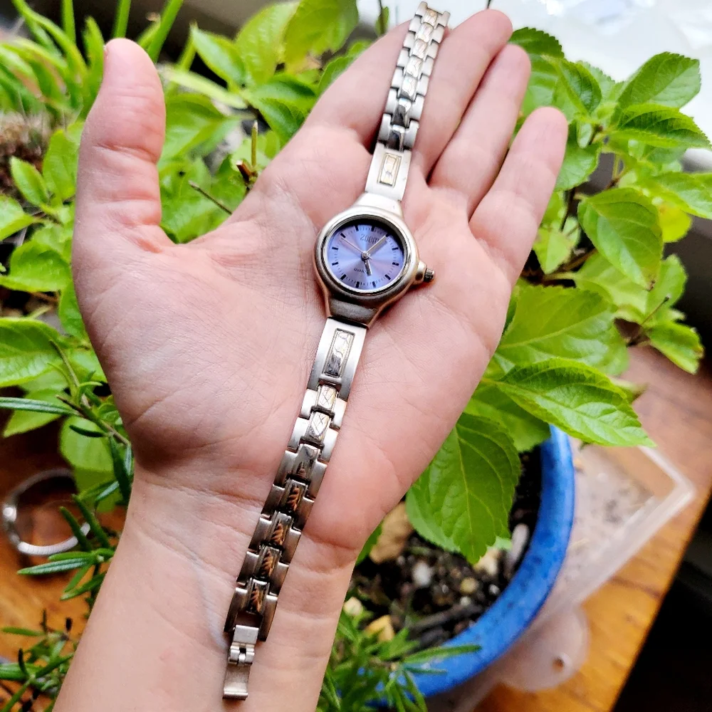 Zoom Quartz Classic Silver & Blue Womens Womans Dainty Round Watch